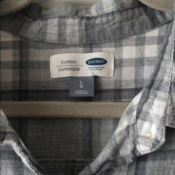 Old navy plaid button up! - Picture 3 of 4